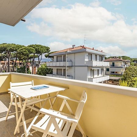 Comfy Apartment With Private Parking Near The Beach! Βιαρέτζιο Εξωτερικό φωτογραφία