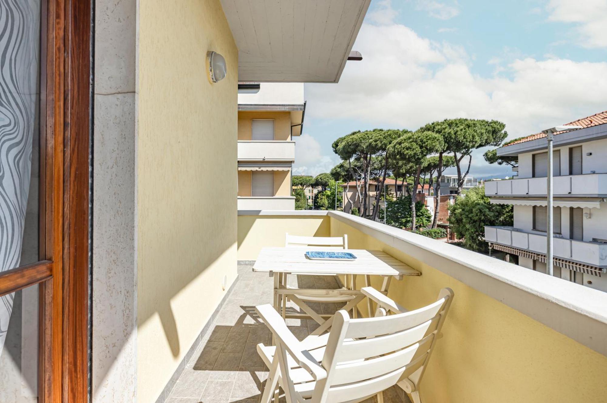 Comfy Apartment With Private Parking Near The Beach! Βιαρέτζιο Εξωτερικό φωτογραφία