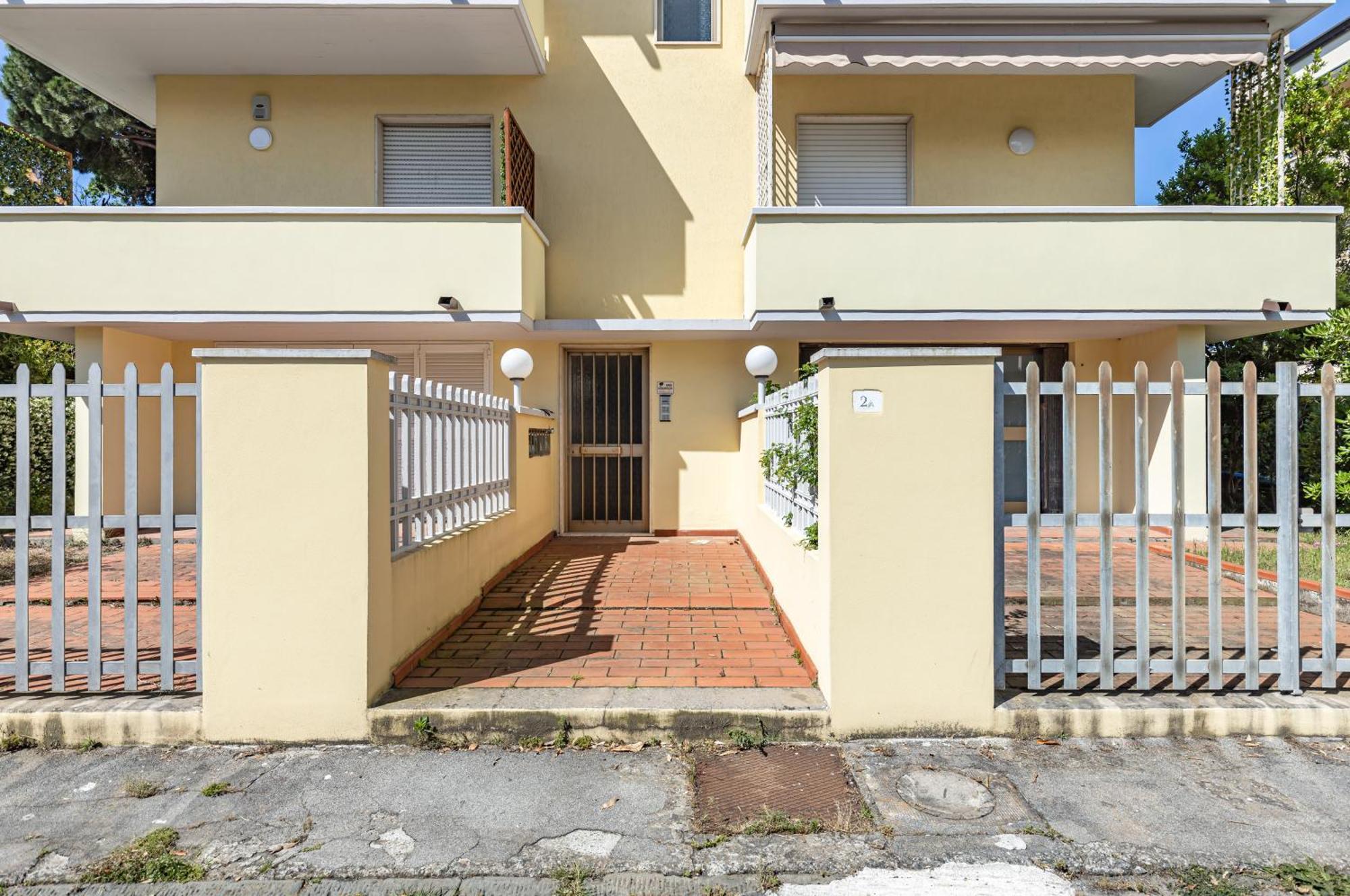 Comfy Apartment With Private Parking Near The Beach! Βιαρέτζιο Εξωτερικό φωτογραφία
